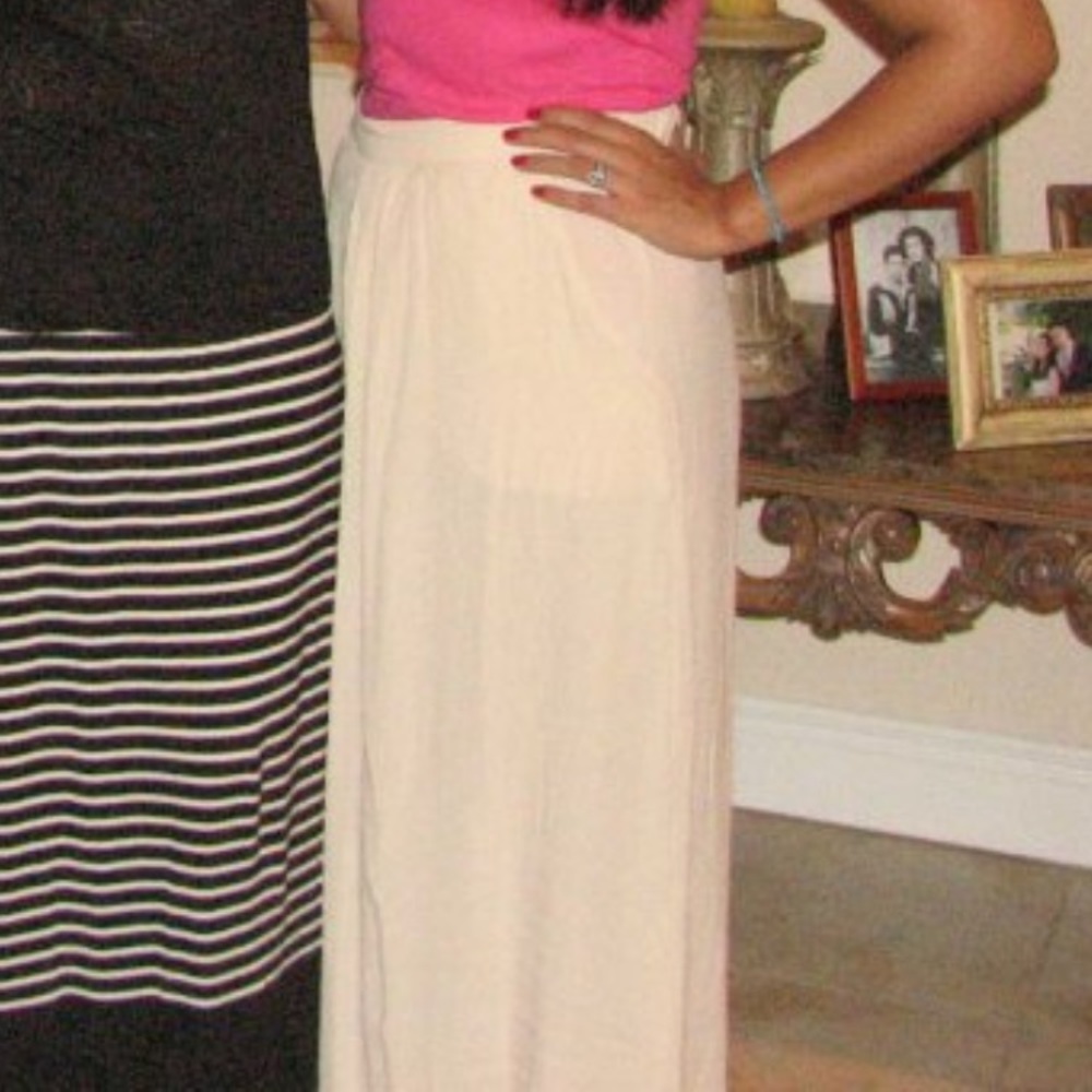 High waisted tan Tobi skirt. Perfect condition.